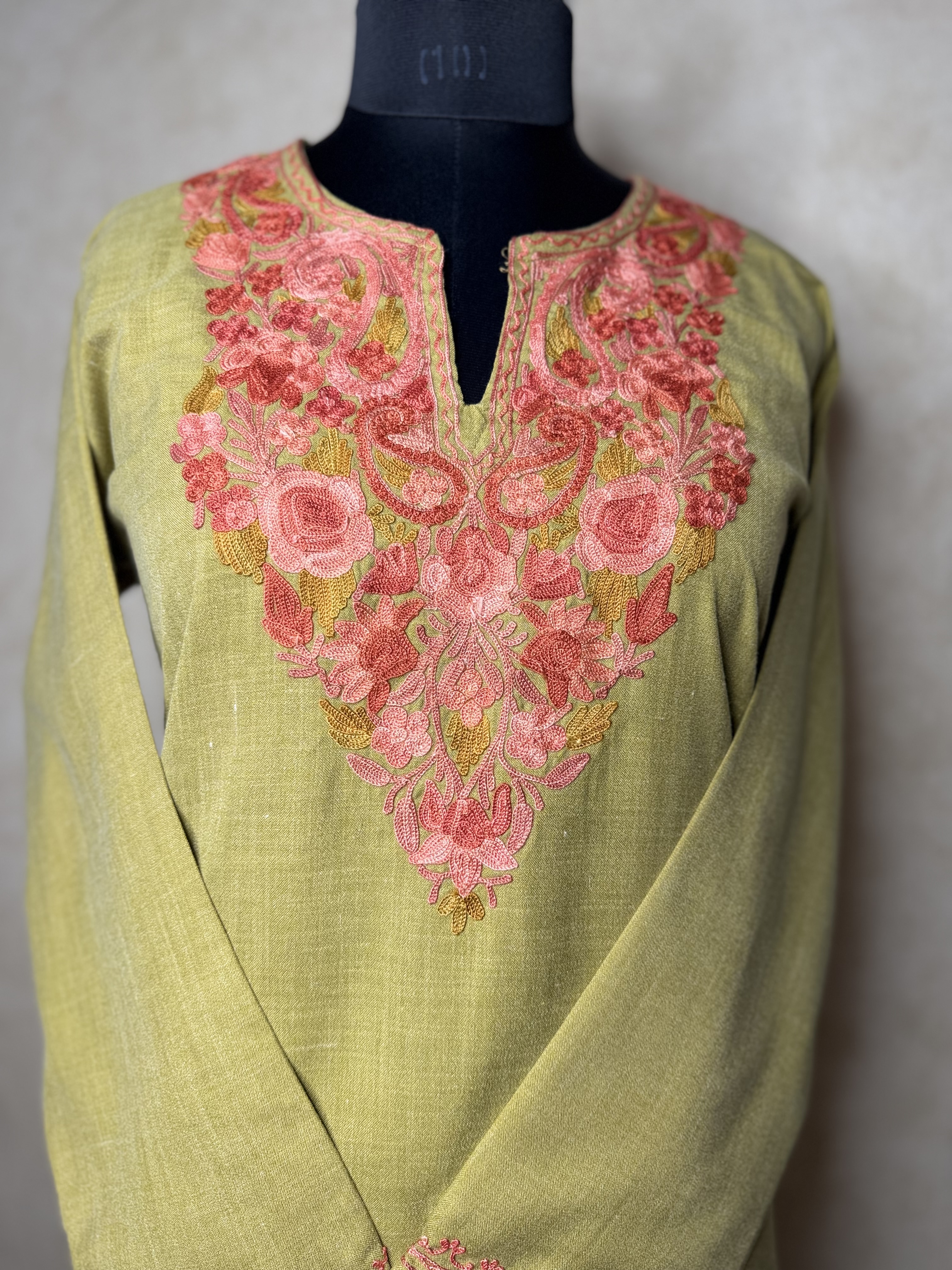 Gulposh Moss Green Hand-Guided Aari Embroidered Midi Kurta
